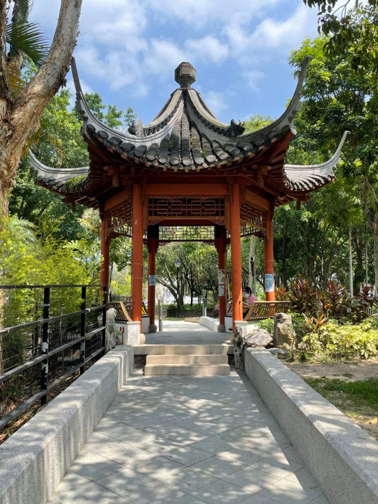 留亭閱報（實景）